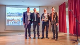 Übergabe Medaillensatz Special Olympics World Games